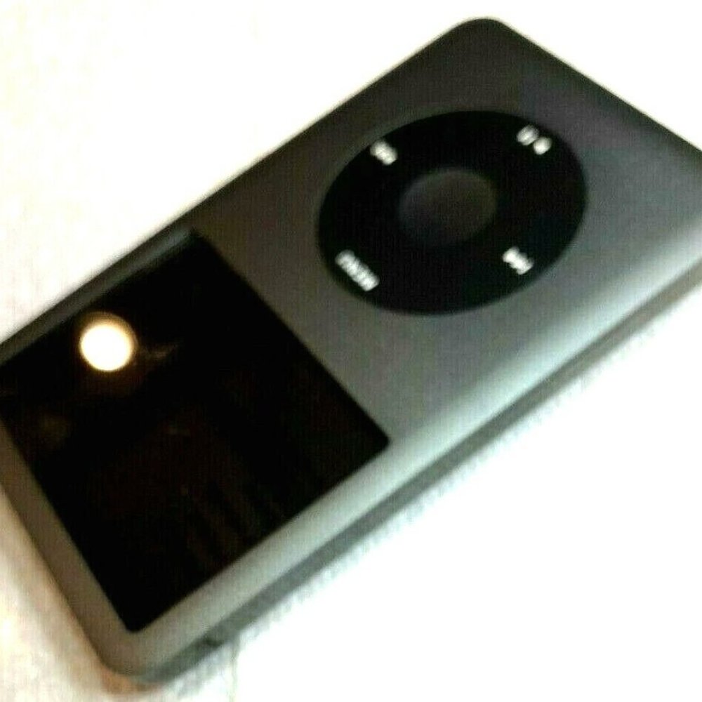 Apple iPod classic 7th Generation Gray Black (256GB) SSD Bundle New Accessories - Picture 2 of 7